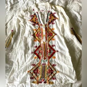 White Johnnywas Embroidered Tunic